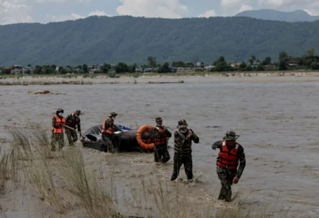 Nepal death toll tops 1,000 as rescuers race to find workers trapped in mud-filled tunnels