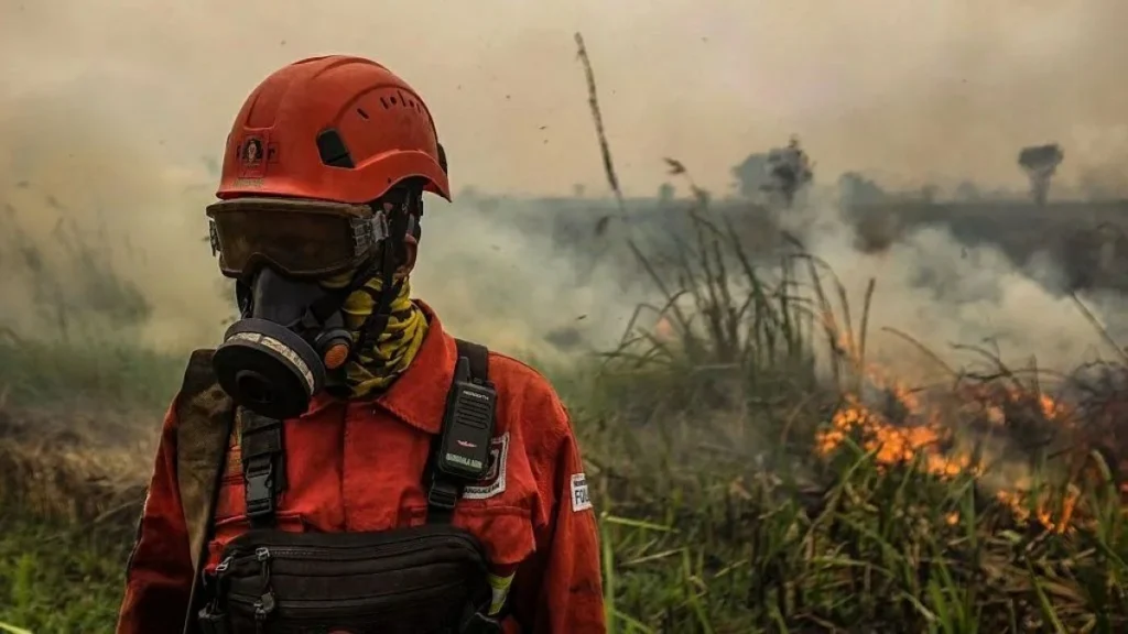 Toxic haze from Indonesia wildfires spreads across Southeast Asia