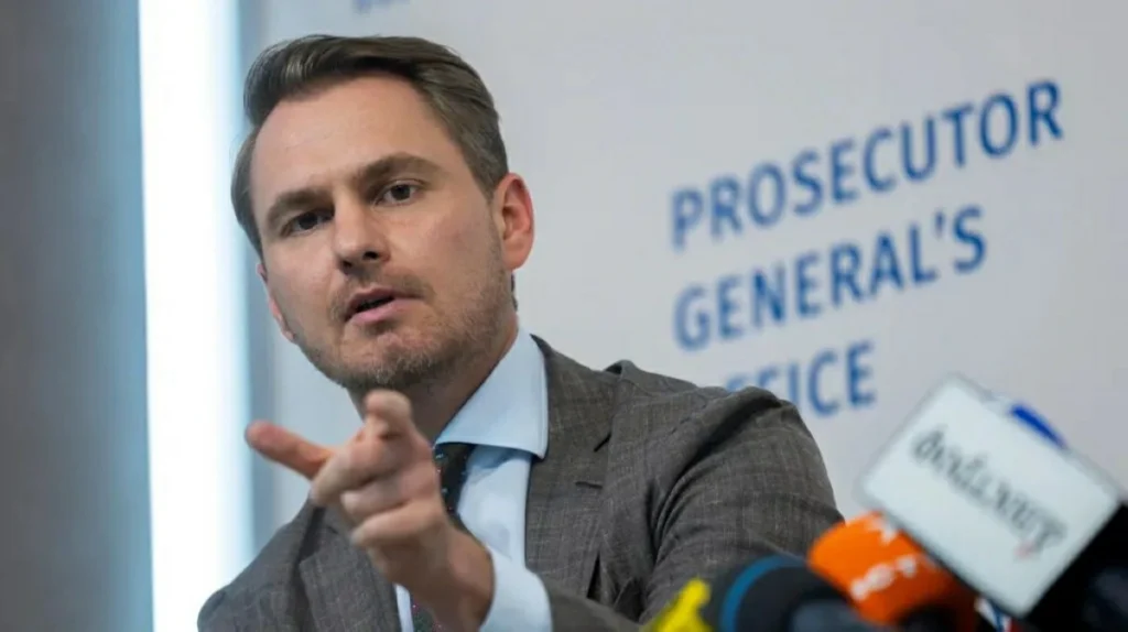 Ukraine’s chief prosecutor quits over corruption scandal
