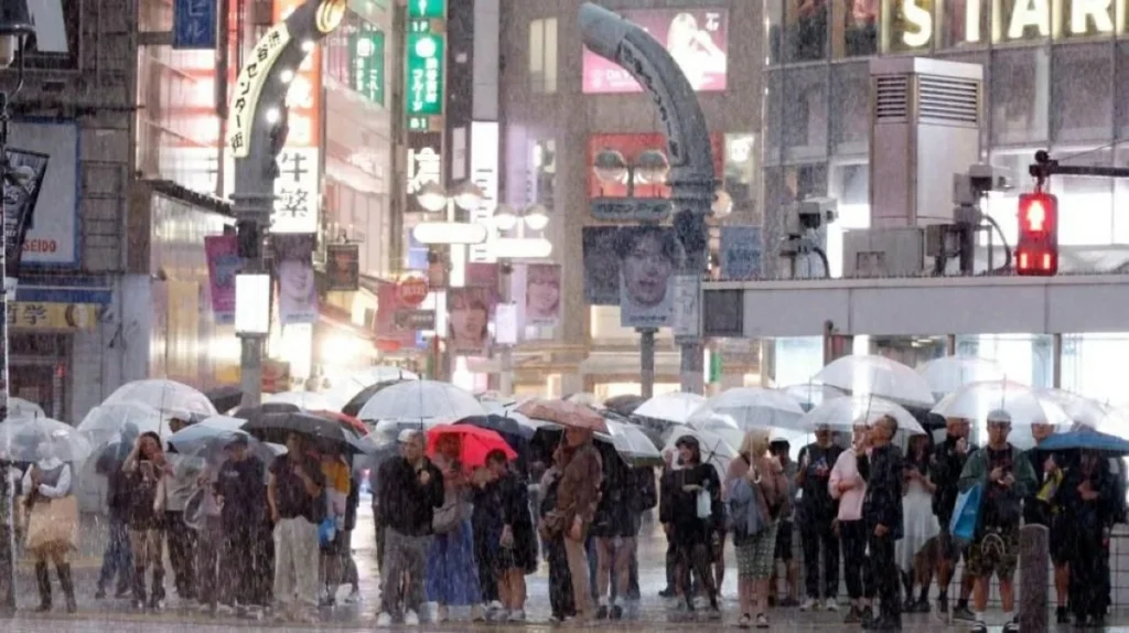 Four dead after Typhoon Dujuan triggers heavy rain, landslides in Japan