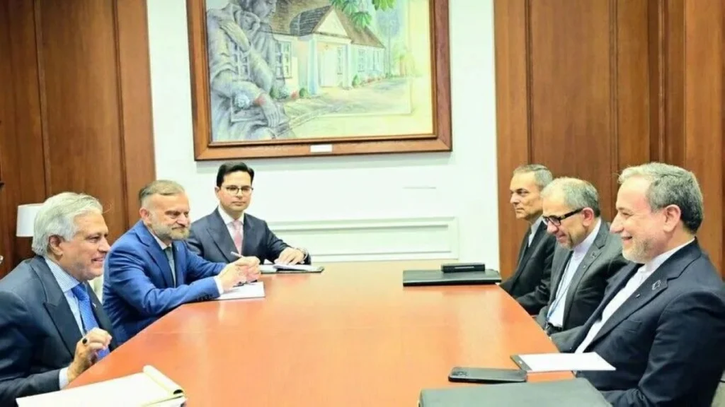 Top Pakistani, Iranian diplomats discuss developments after US-Iran talks in New York