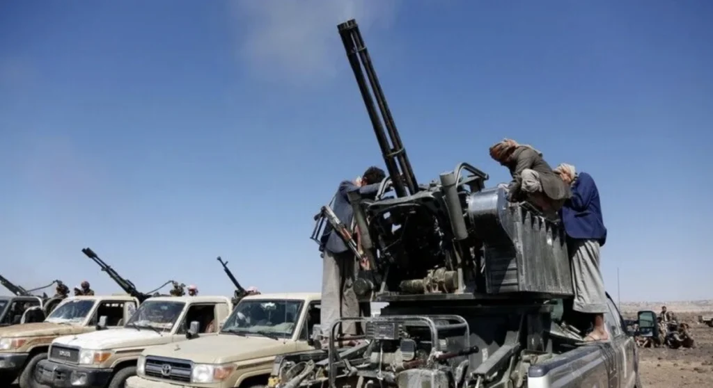 Yemeni government forces strike Houthi positions, supply lines in Taiz
