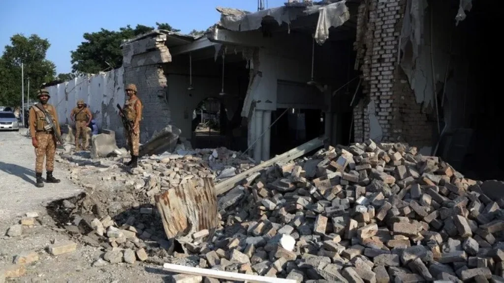 At least 11 killed, 20 injured in explosion at Pakistan police checkpoint