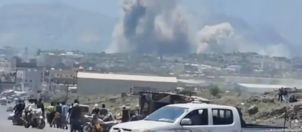 Yemeni government forces bomb Houthi positions in Taiz