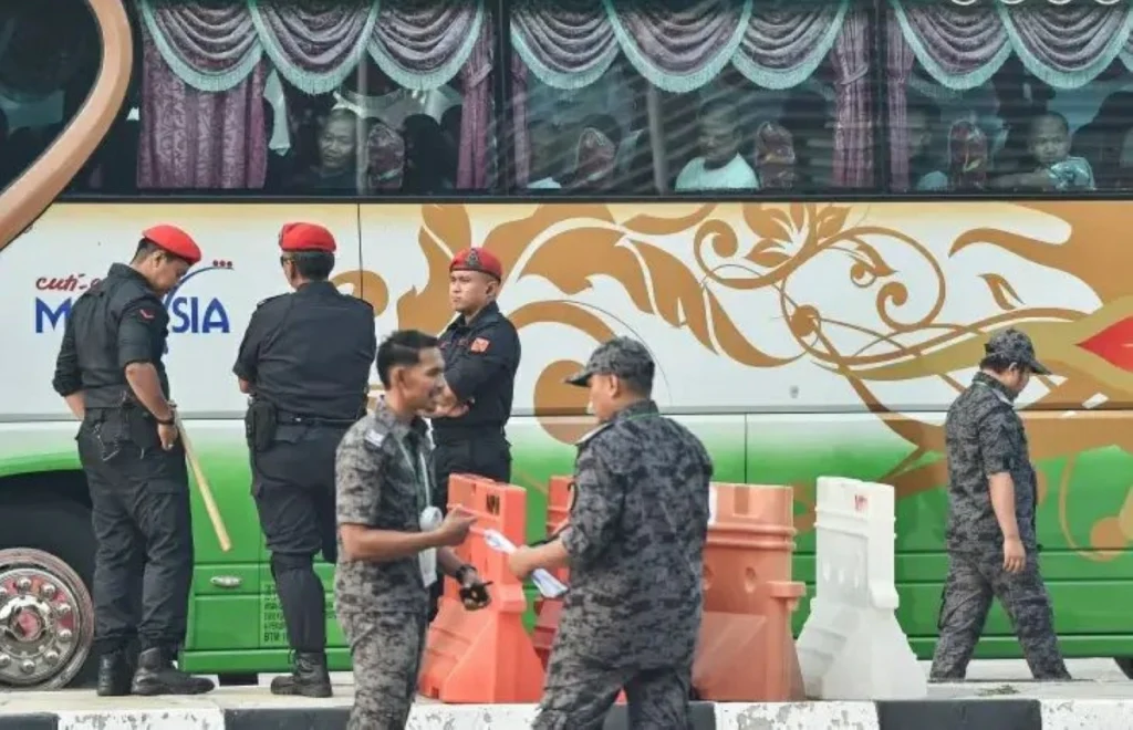 Malaysia sends Rohingya refugees back to Myanmar despite safety warnings