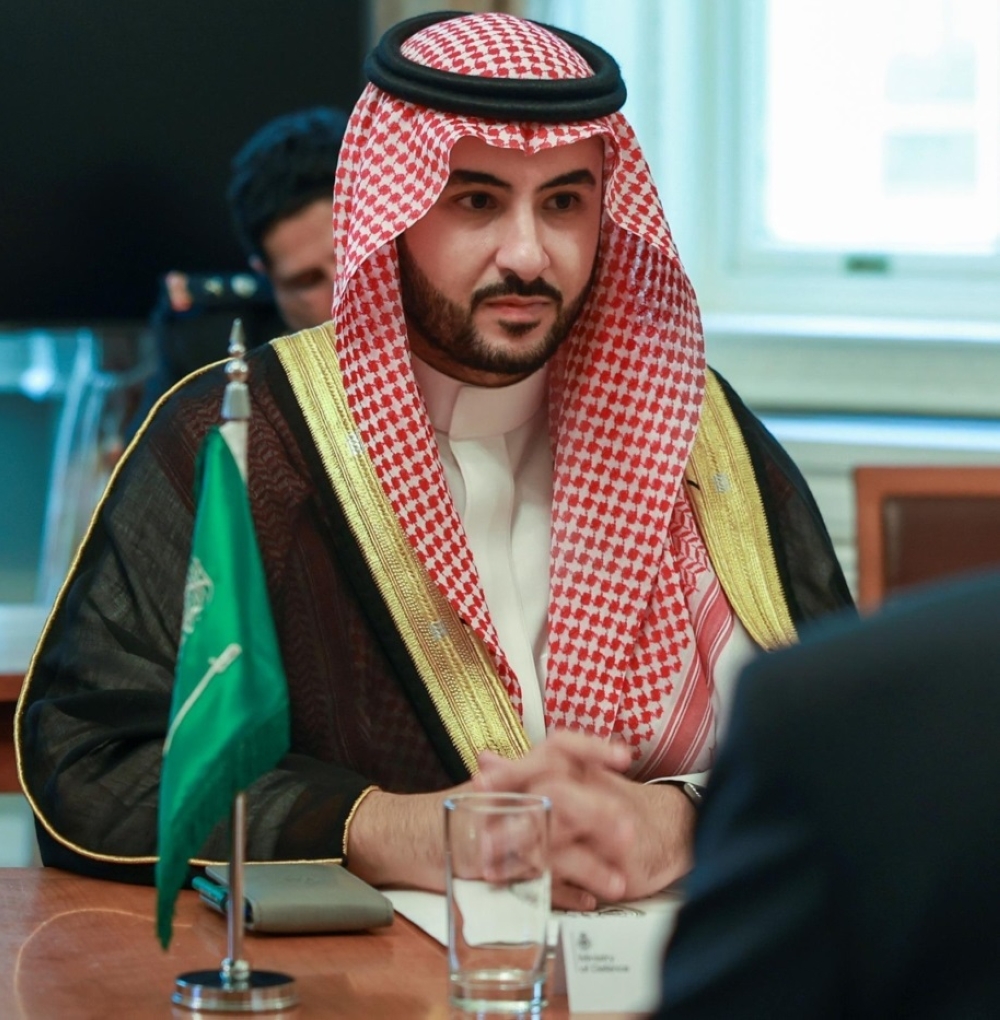 وزير الدفاع يبحث أمن المنطقة والتطورات الإقليمية مع نظيره البريطاني