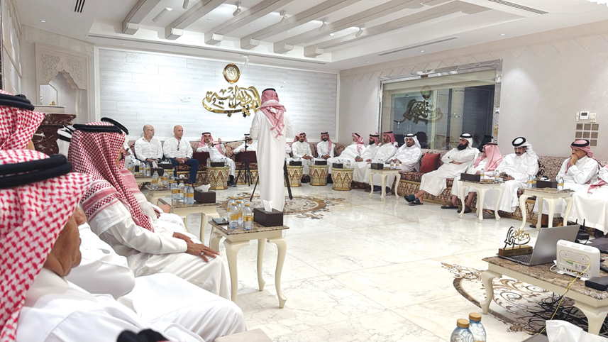 المنيع.. يروي مسيرته في إثنينية الذييب