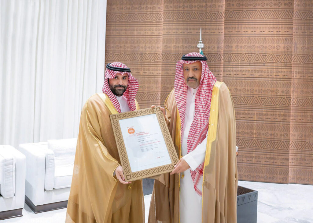 أمير الباحة يشهد توقيع مذكرة تعاون لتعزيز دور مطار الملك سعود
