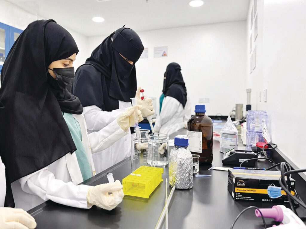 أمانة الأحساء تُجري 849 فحصًا مخبريًا للأغذية