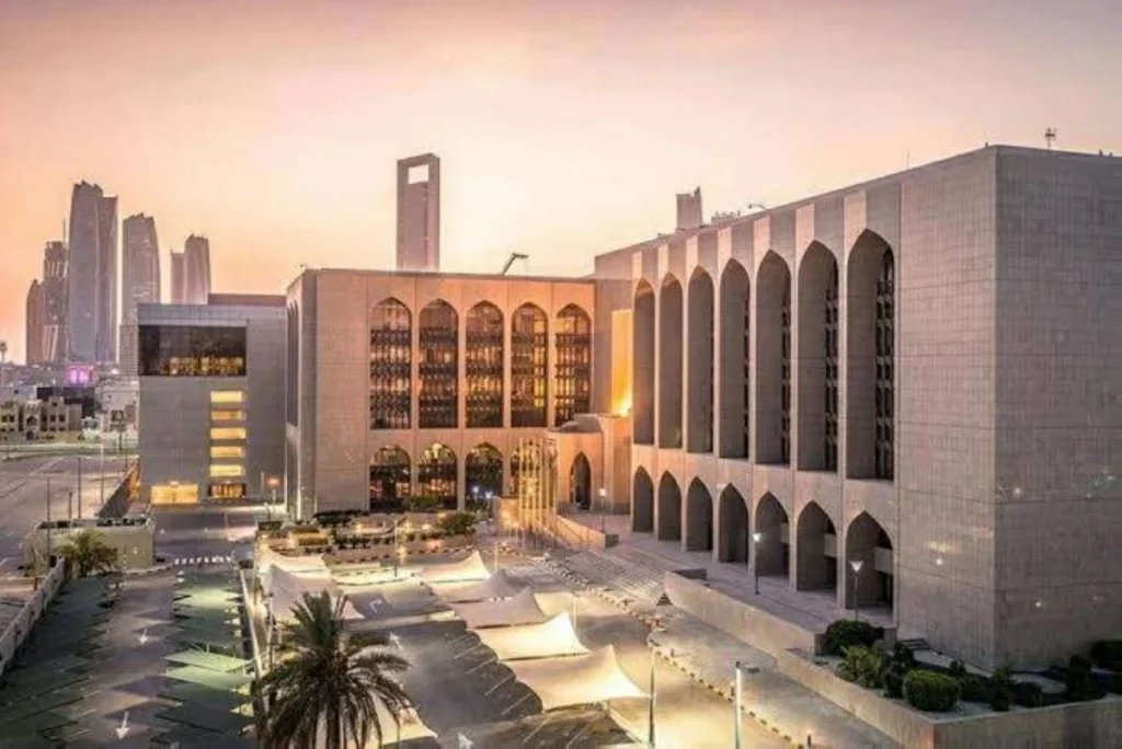 بنوك تطلب من عملاء تحديث البيانات لاستمرار الخدمات