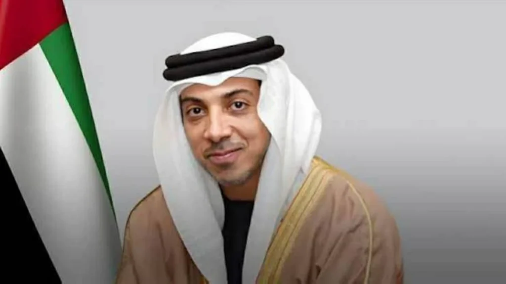 منصور بن زايد يطلع على المرحلة الثانية من مشروع «الذكاء الاصطناعي المساعد»