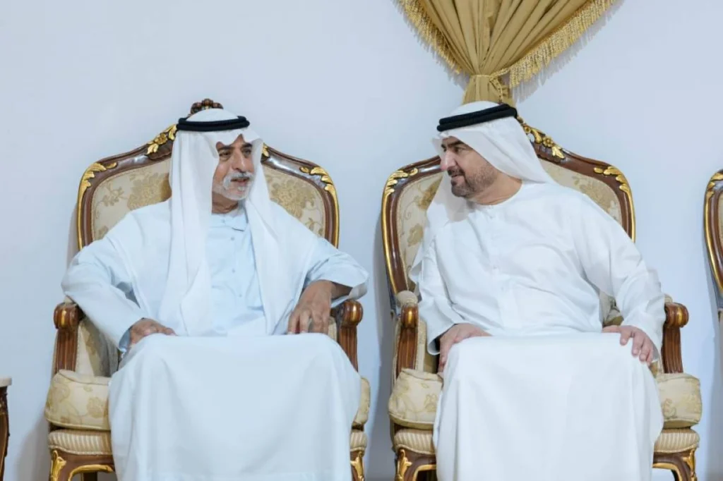 عبدالله بن سالم يستقبل المعزّين في وفاة الشيخ محمد بن سالم