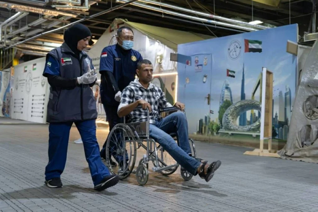 المستشفى الإماراتي العائم في العريش يستقبل 11 حالة جديدة من غزة