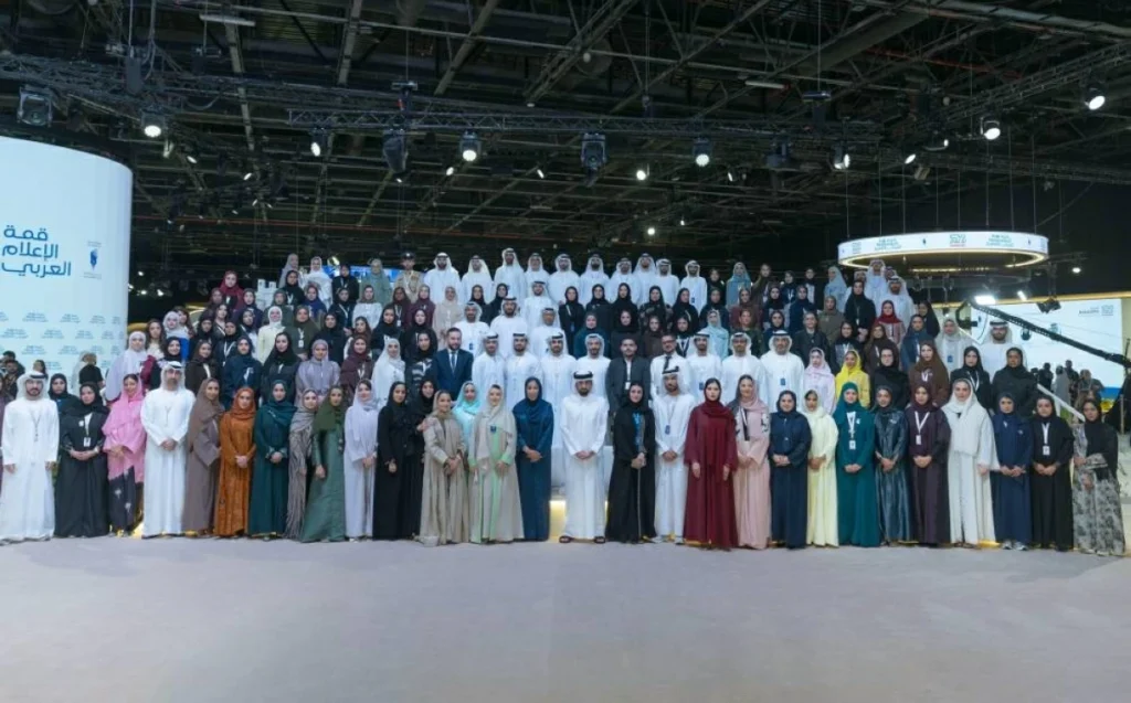 أحمد بن محمد يشهد تخريج دفعات جديدة من أربعة برامج إعلامية متخصصة