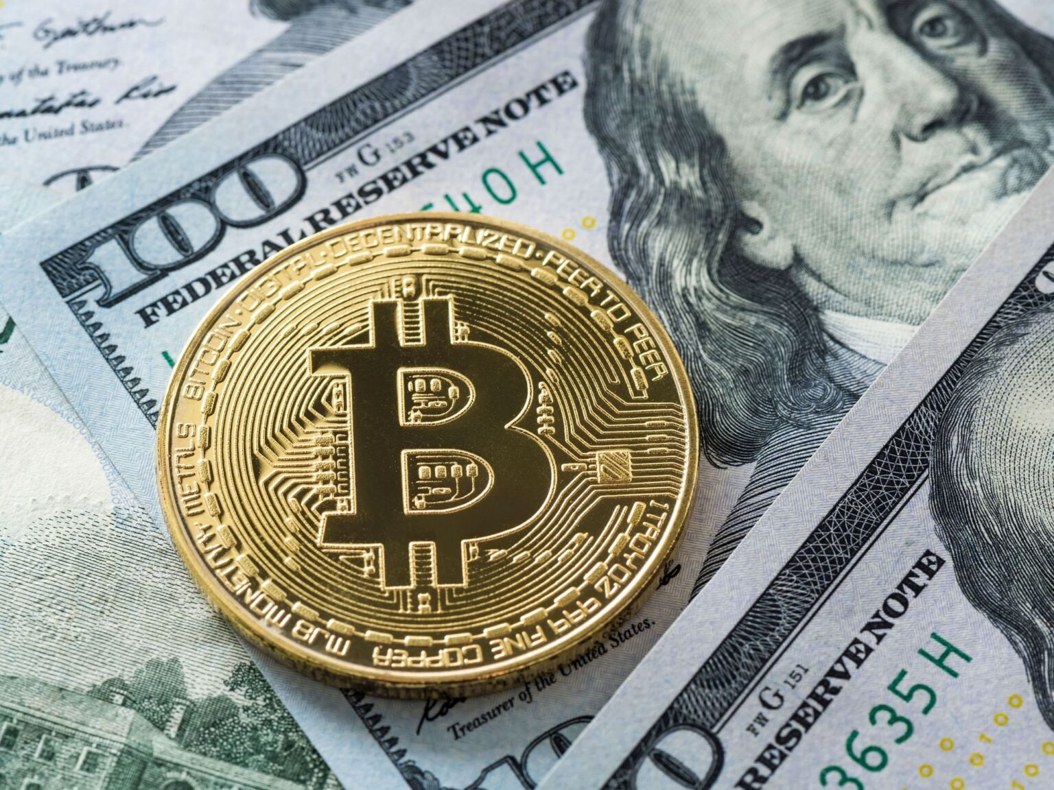 تراجع مؤشر الدولار و"بتكوين" فوق 80 ألف دولار