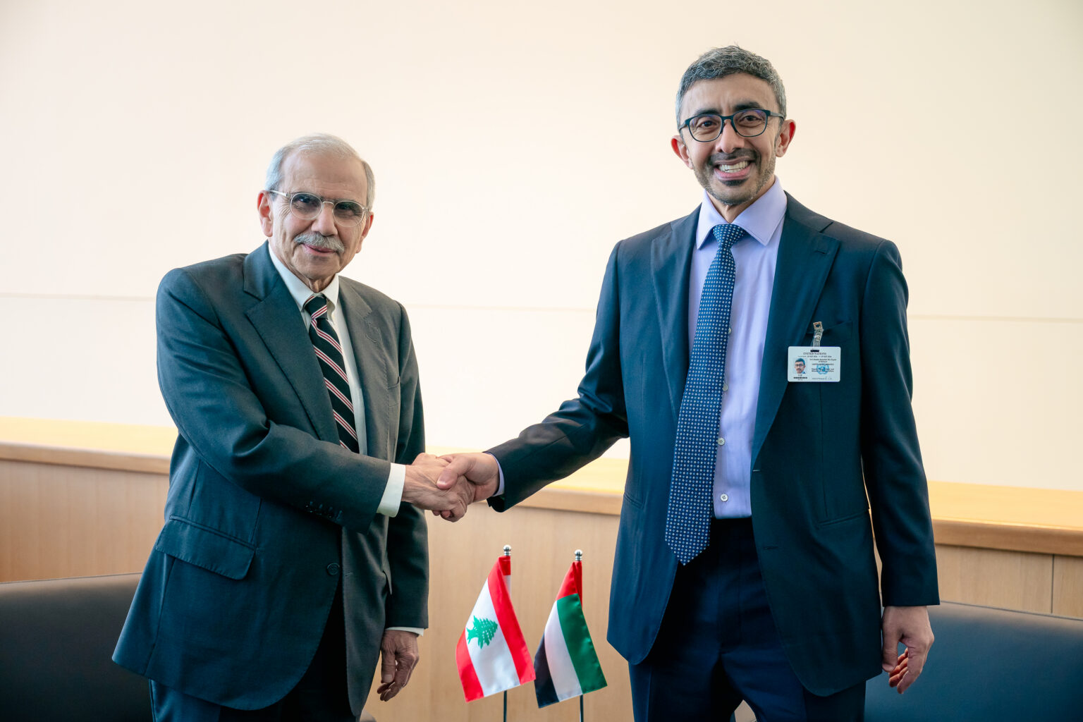 عبدالله بن زايد يلتقي رئيس وزراء لبنان في نيويورك.. وإطلاق مبادرة "مليون خبير لبناني في الذكاء الاصطناعي" ضمن مبادرات برنامج الإمارات للتبادل المعرفي الحكومي