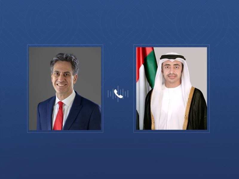 عبدالله بن زايد يبحث هاتفياً مع وزير خارجية بريطانيا التطورات الإقليمية