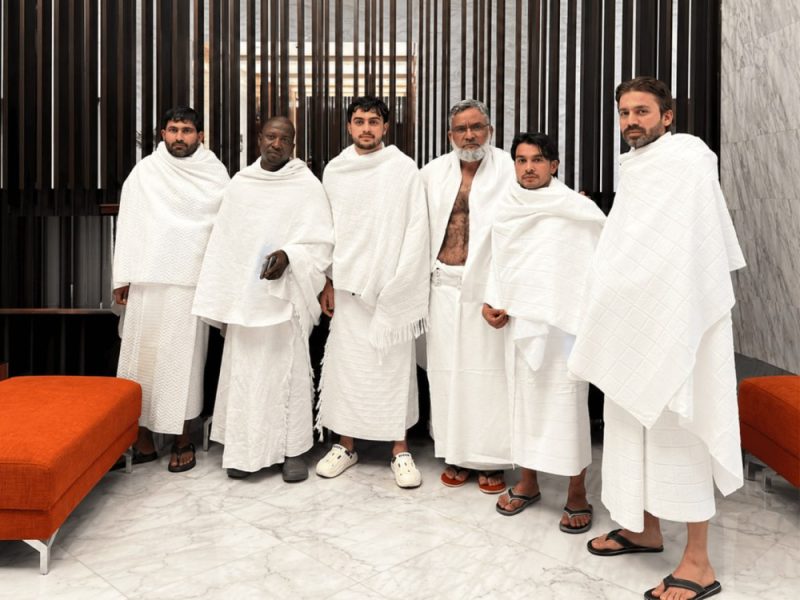 سائقو “يانغو رايد” الشركاء في الإمارات يؤدون مناسك العمرة ويحصلون على الدعم لتغطية الرسوم المدرسية لأبنائهم