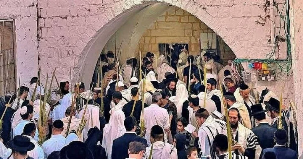 Israeli settlers storm ‘Joseph’s Tomb’ under military protection