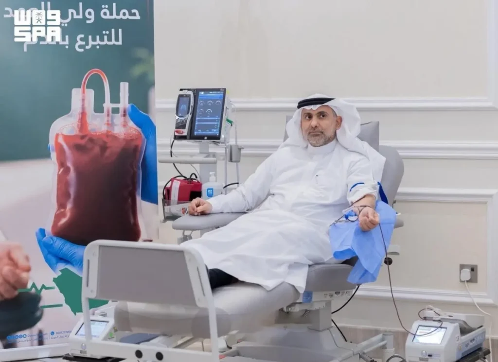 Health minister takes part in national blood donation campaign