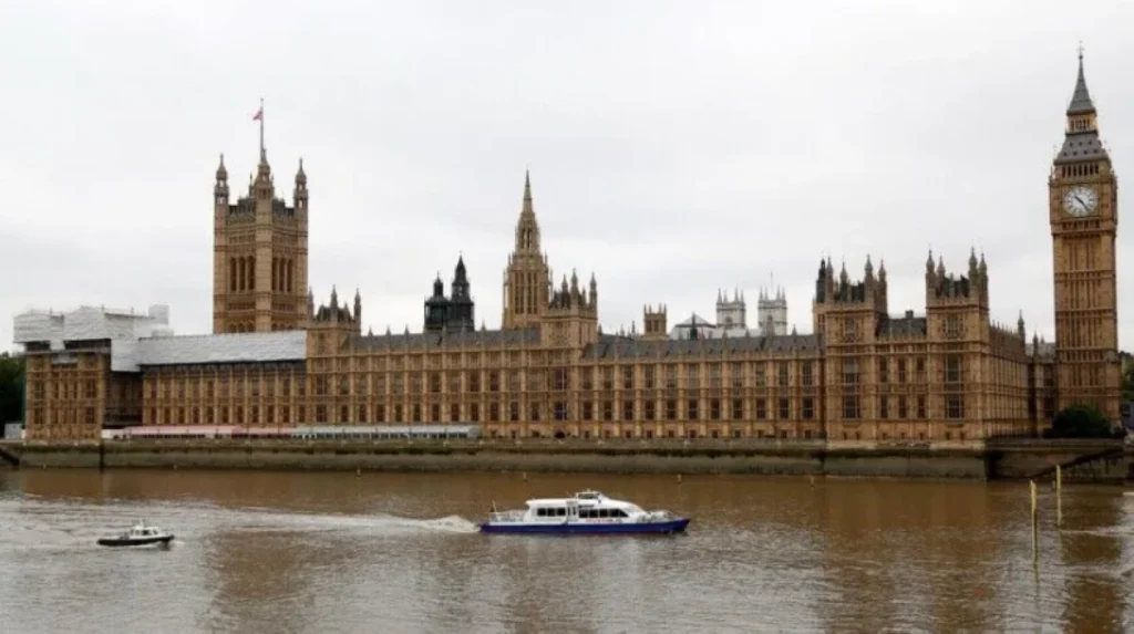 UK vows to maintain Russia sanctions despite Trump-Putin diesel deal
