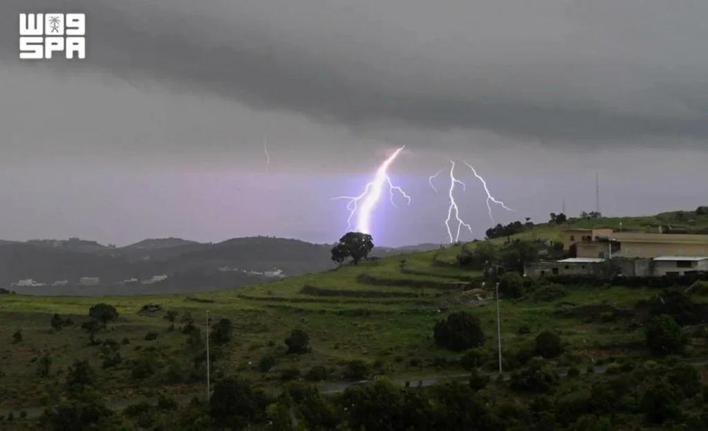 NCM issues red alerts for heavy rain, flash floods as thunderstorms forecast across Saudi regions