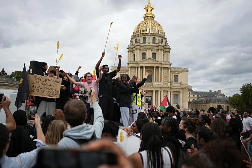 Police, protesters clash in Paris as tens of thousands rally across France