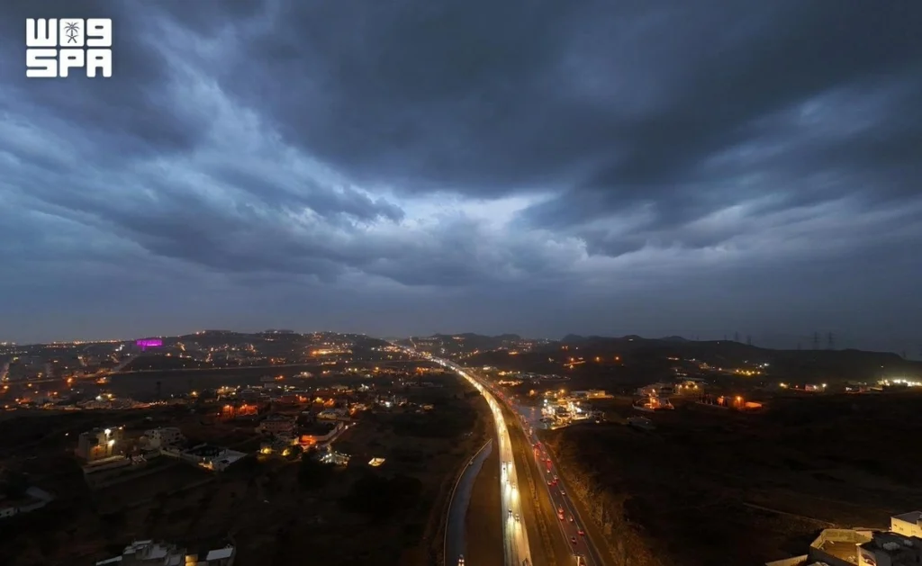 NCM issues red alert for heavy rain in Makkah as thunderstorms threaten several Saudi regions