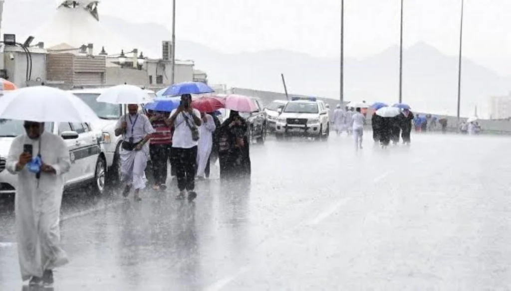 Civil Defense urges caution as thunderstorms to continue across most Saudi regions through Wednesday