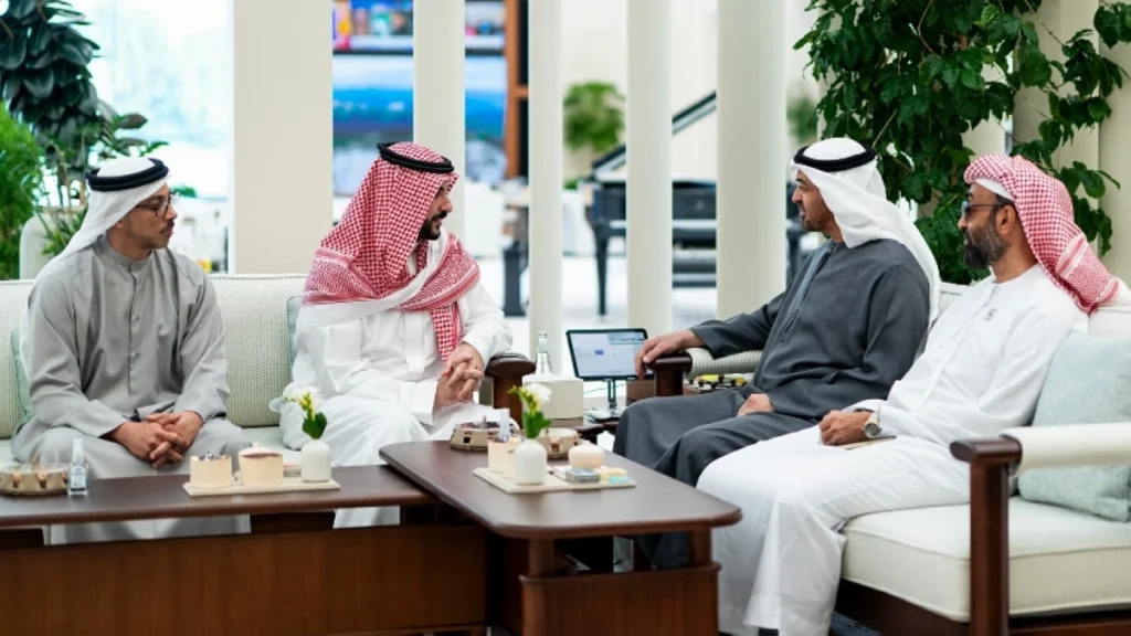 Saudi defense minister meets UAE president to discuss strengthening partnership