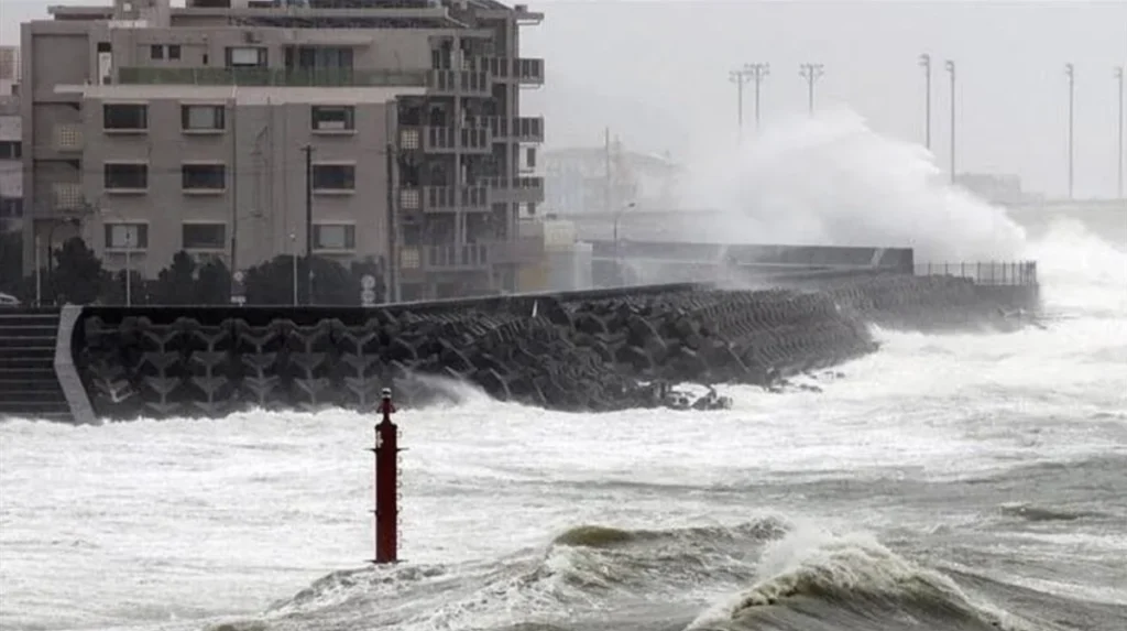 Typhoon Champi leaves 146,000 households without power in Taiwan, kills one