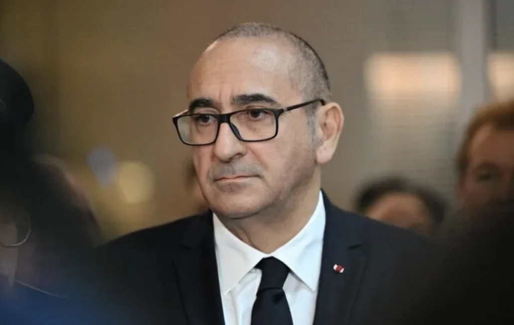 France warns of violence as Yellow Vests, students prepare for Paris protests