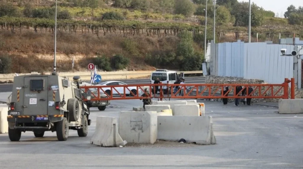 Israeli forces tighten siege on Hebron, force Palestinians from homes