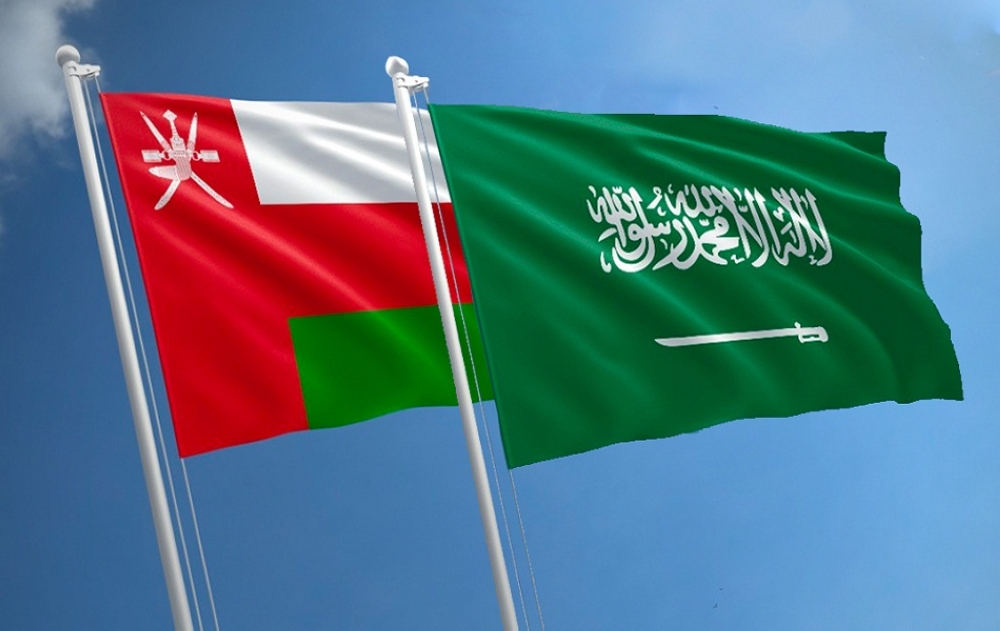 سلطنة عُمان تدين استهداف مطاري أبها والملك خالد