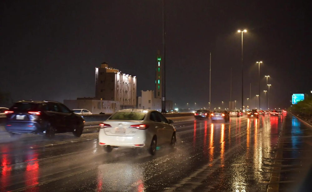 طقس الأحد.. أمطار رعدية وزخات من البرد على أجزاء من 9 مناطق