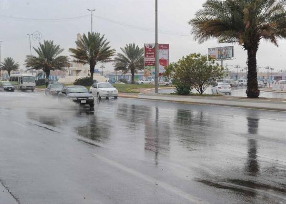 رياح شديدة وصواعق على حائل وأمطار خفيفة على نجران