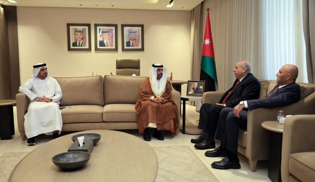 سفير الإمارات يلتقي رئيس مجلس النواب الأردني ويبحثان تعزيز التعاون