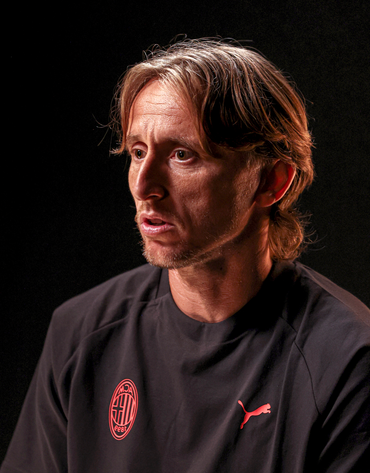 AC MILAN PRESENTS “THE CHAMBER”: WHEN SILENCE GIVES VOICE TO MENTAL WELLBEING