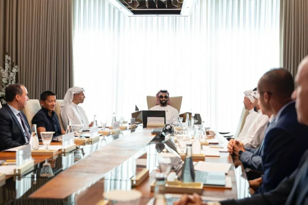 طحنون بن زايد يترأس اجتماع مجلس إدارة «إم جي إكس»