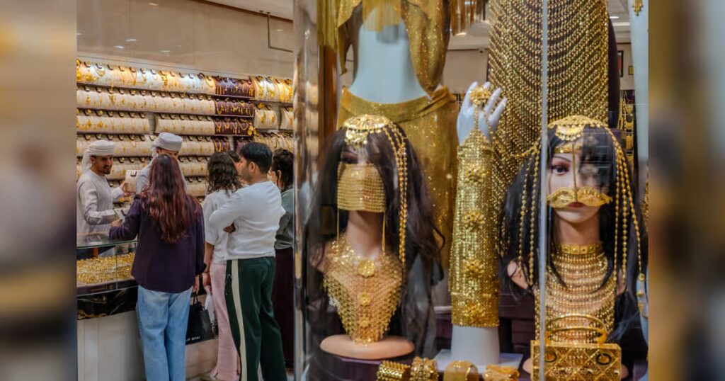 Dubai gold prices lose Dh35.75 in one month, hold steady
