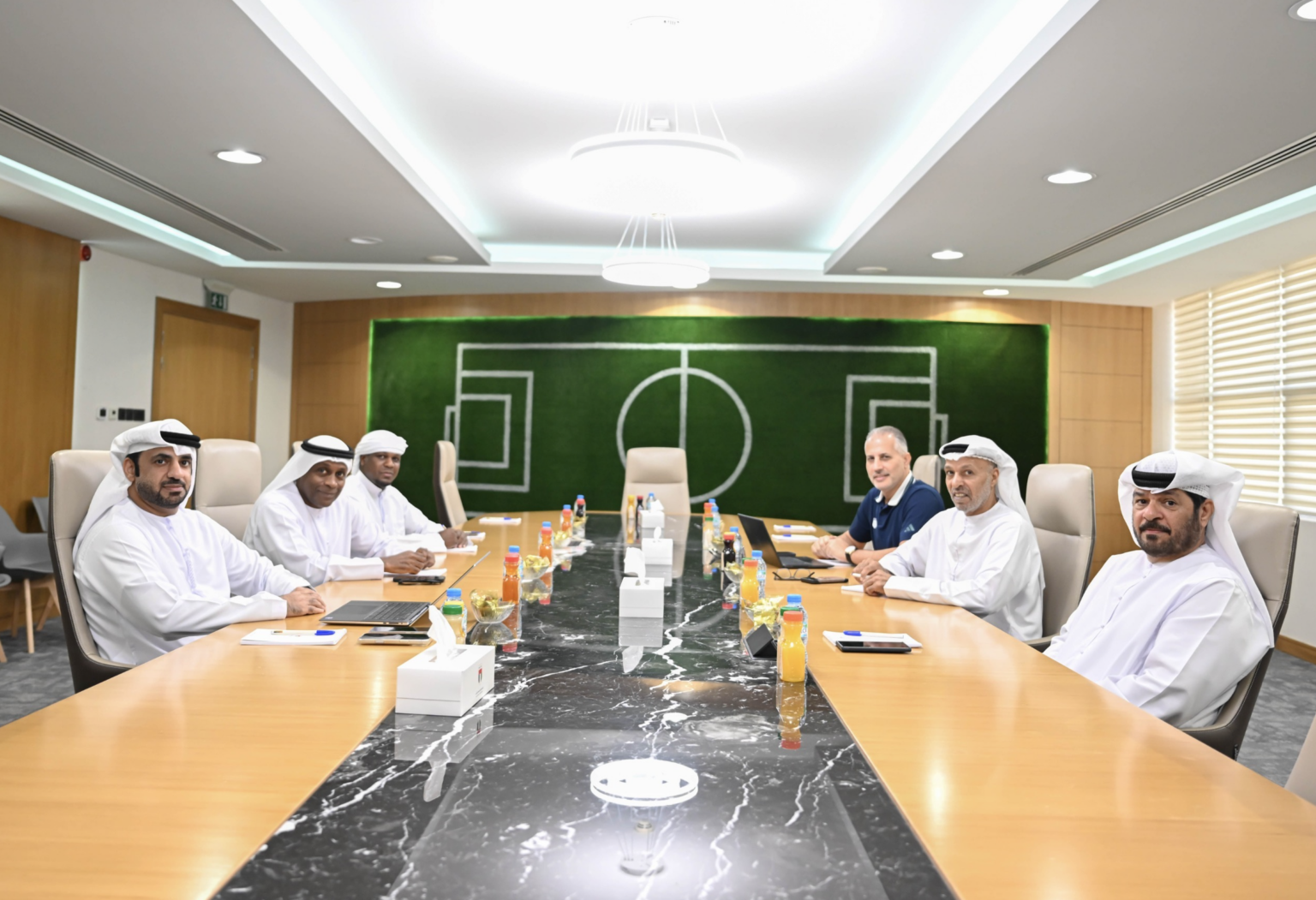 اتحاد الكرة يعتمد قائمة منتخب الإمارات المشارك في كأس الخليج لقدامى اللاعبين