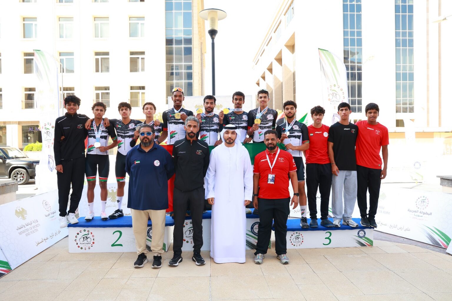 ذهبية وفضية لمنتخب الإمارات في مستهل مشواره بالبطولة العربية للدراجات