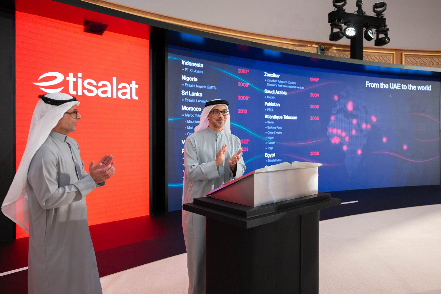 Mansour bin Zayed witnesses launch of etisalat project to increase international connectivity to more than 500 Tbps by 2030