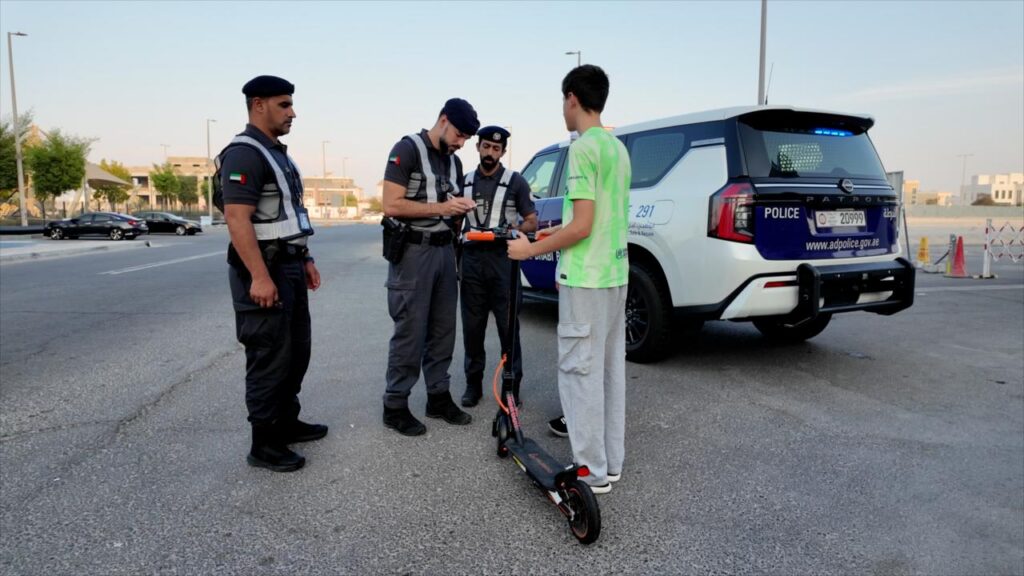 شرطة أبوظبي تحجز 9237 "سكوتر" كهربائيا مخالفا خلال 10 أشهر